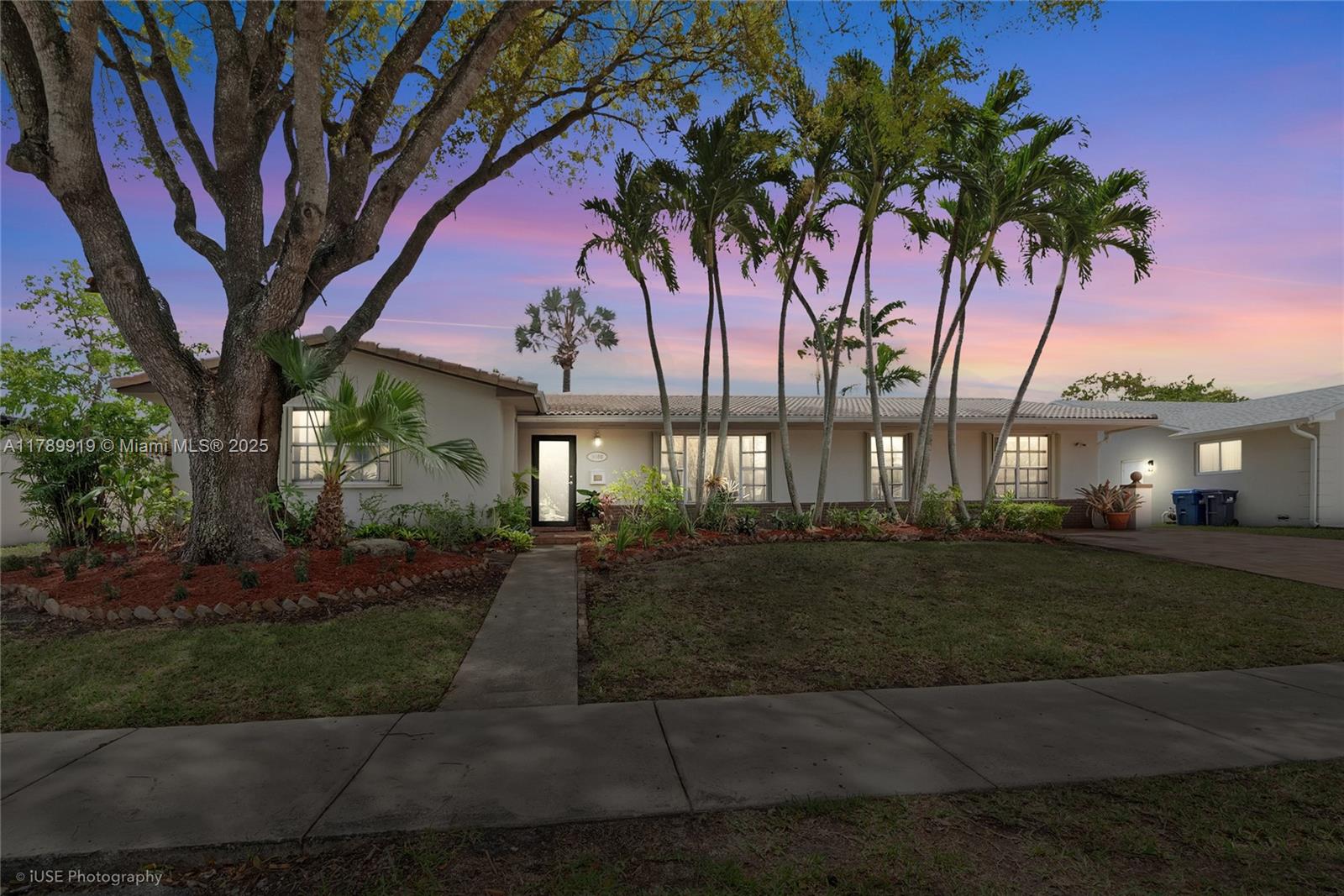 9600 Sw 77th St, Miami, Broward County, Florida - 4 Bedrooms  
3 Bathrooms - 