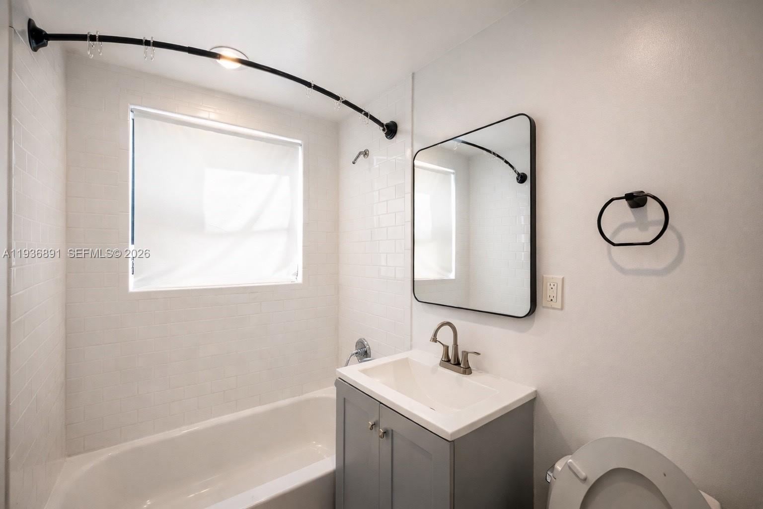 LAUDERDALE ISLES NO 2-BLK - Residential Lease