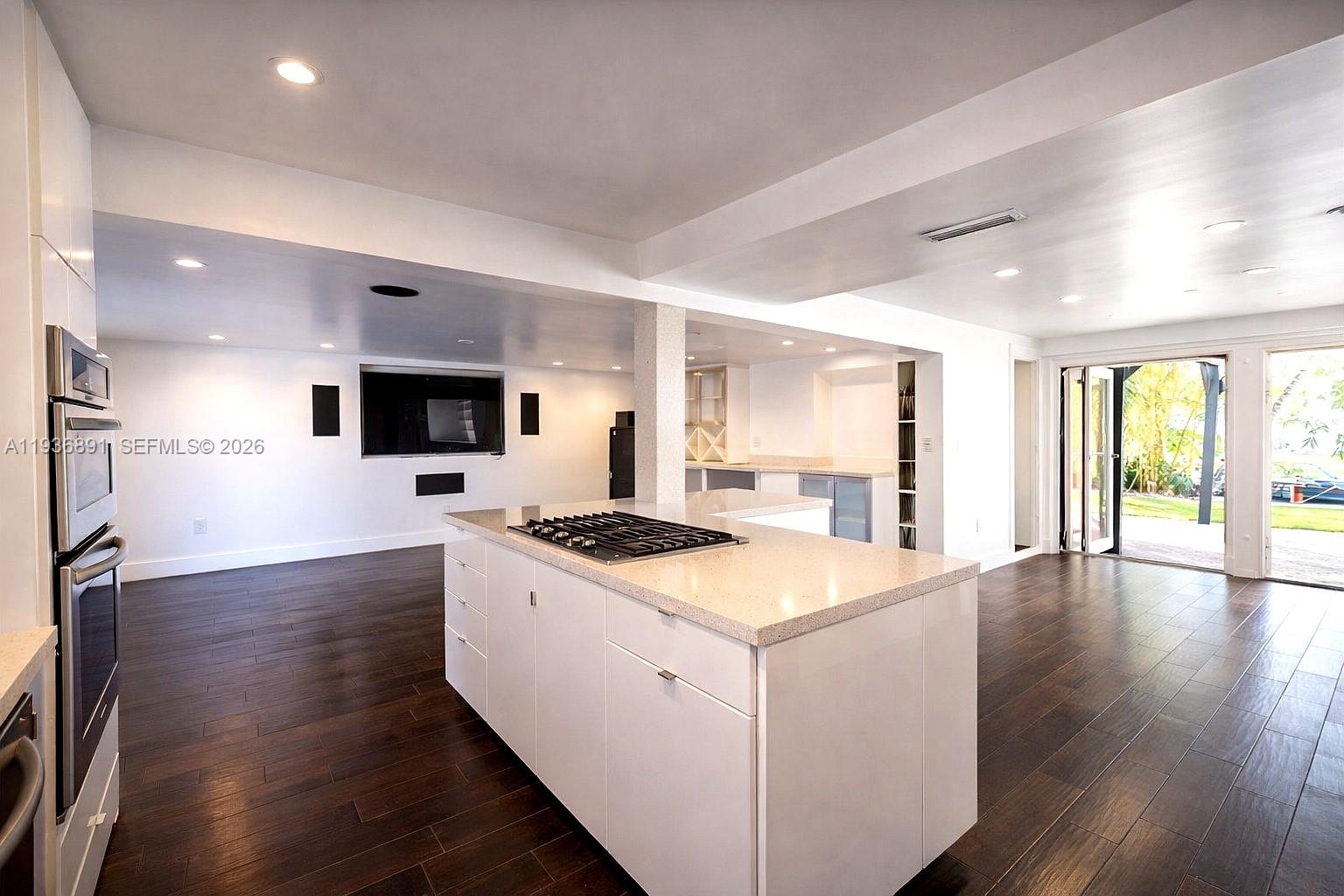 LAUDERDALE ISLES NO 2-BLK - Residential Lease