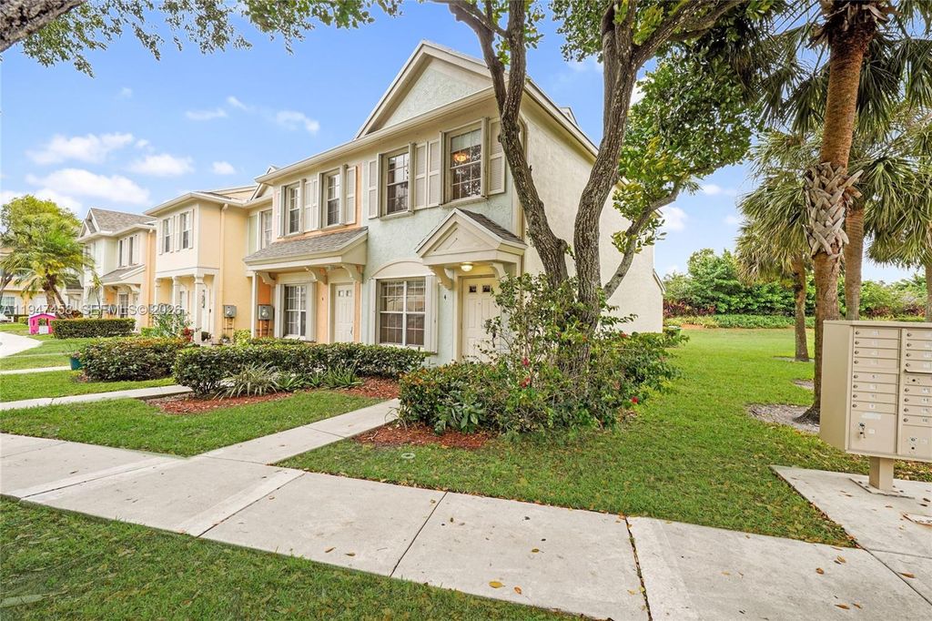 Photo of 4 Key West Ct #4, Weston, FL 33326 (MLS # A11947458)