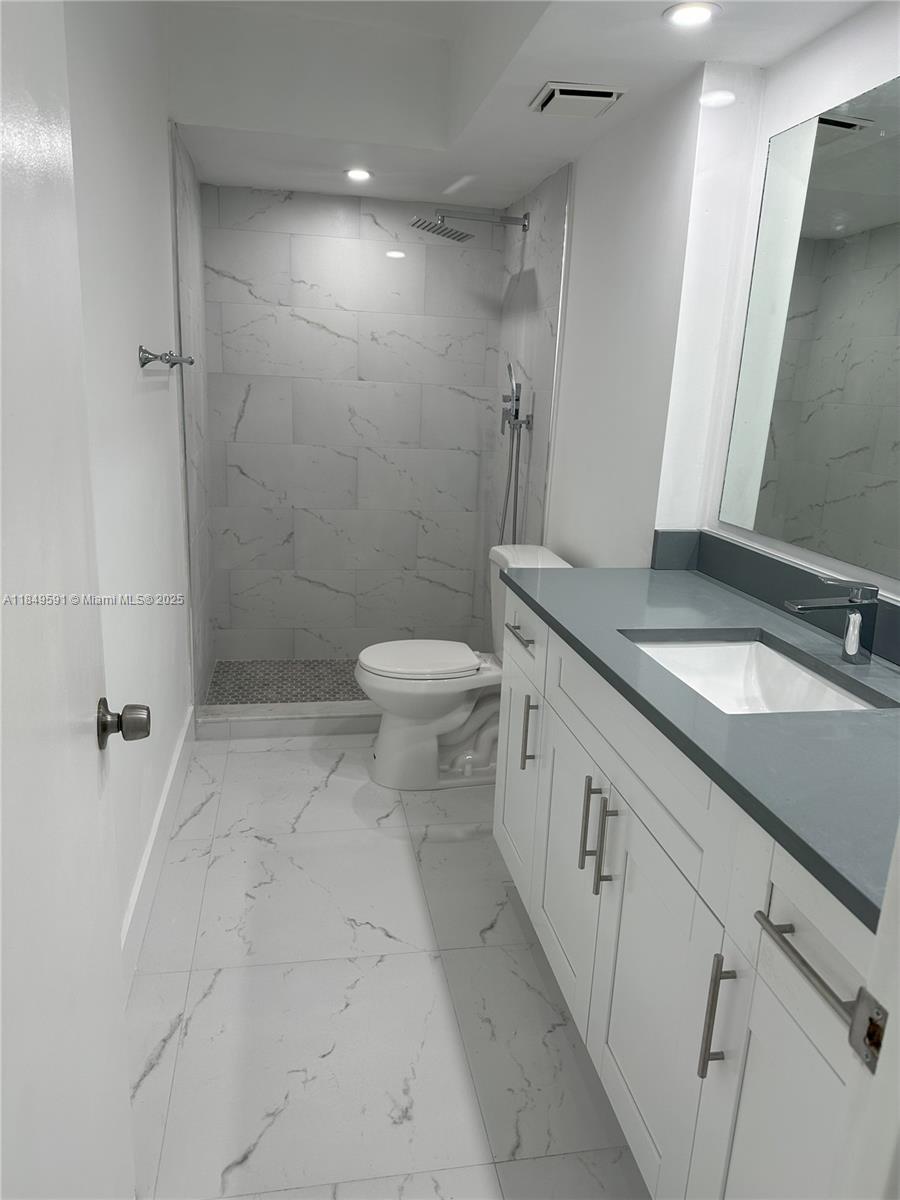CASA DEL RIO CONDO - Residential Lease