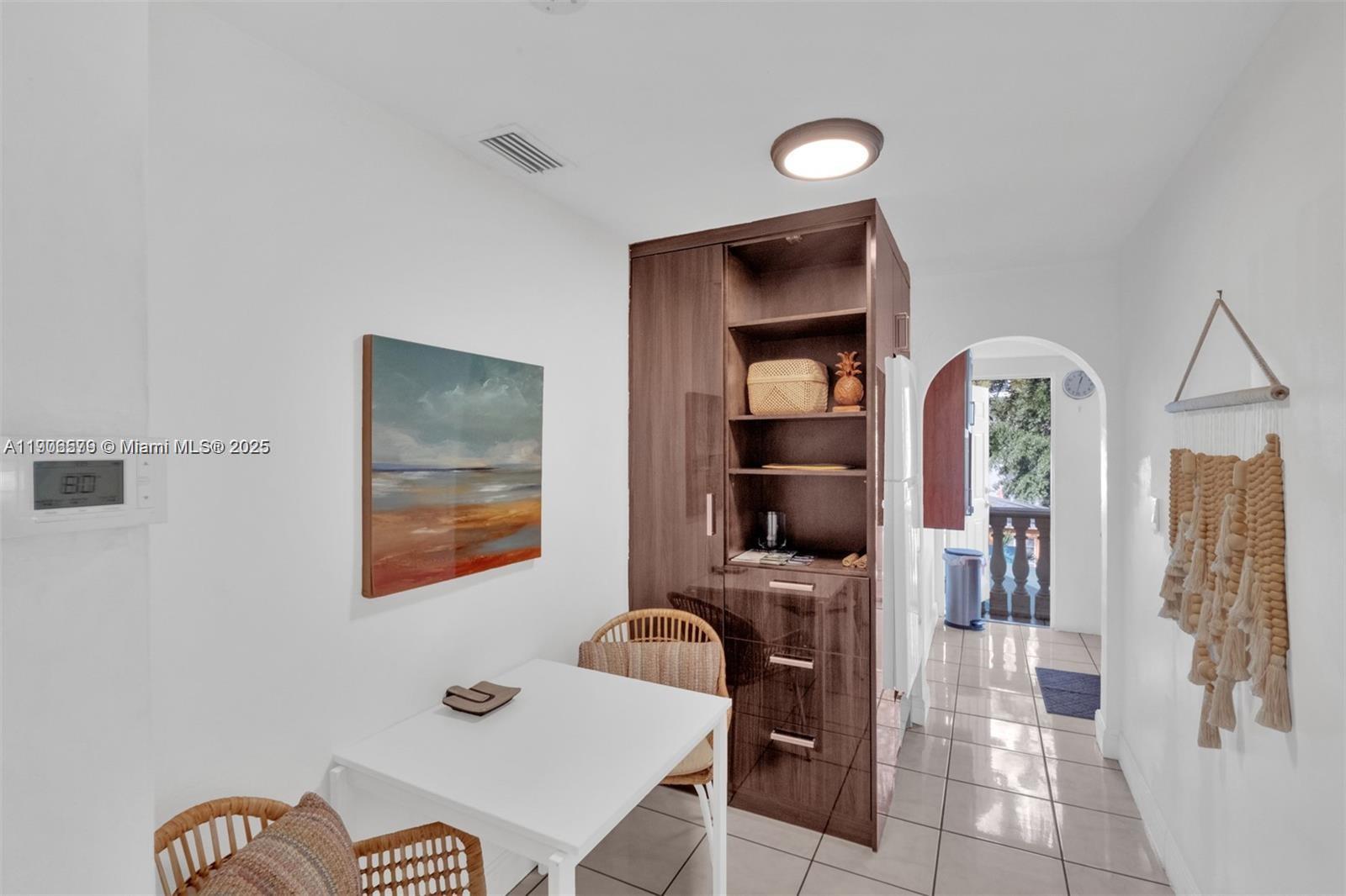 LAWRENCE ESTATE LAND COS - Residential Lease