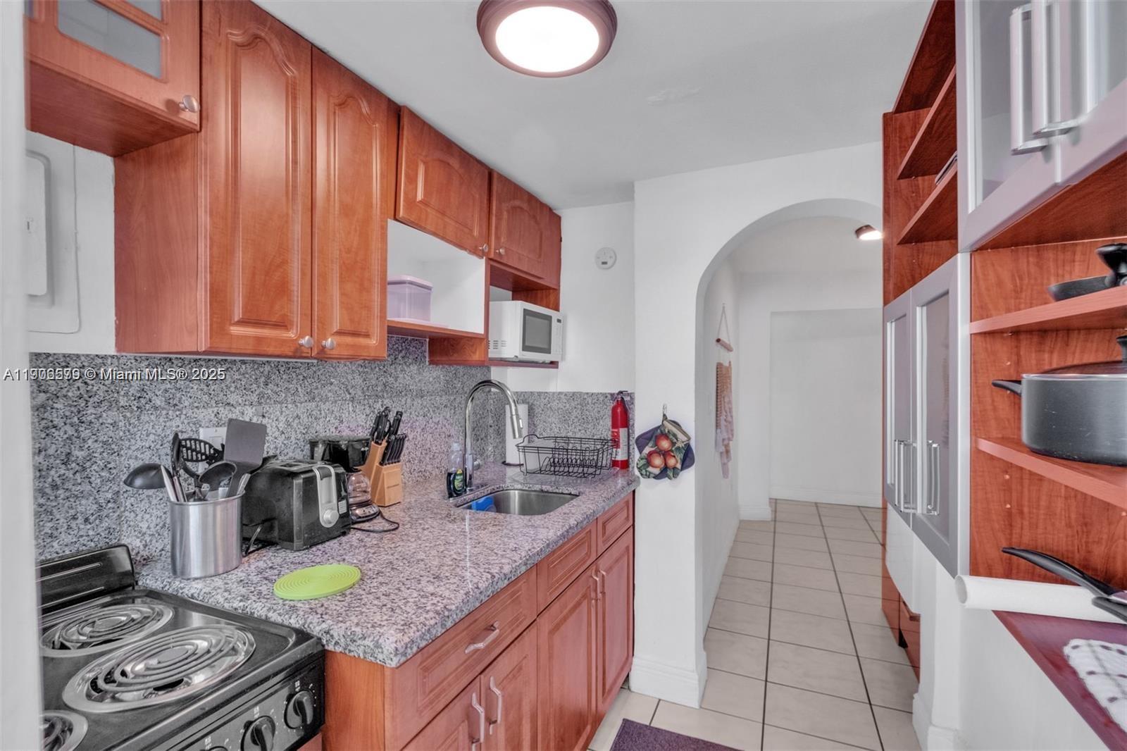 LAWRENCE ESTATE LAND COS - Residential Lease