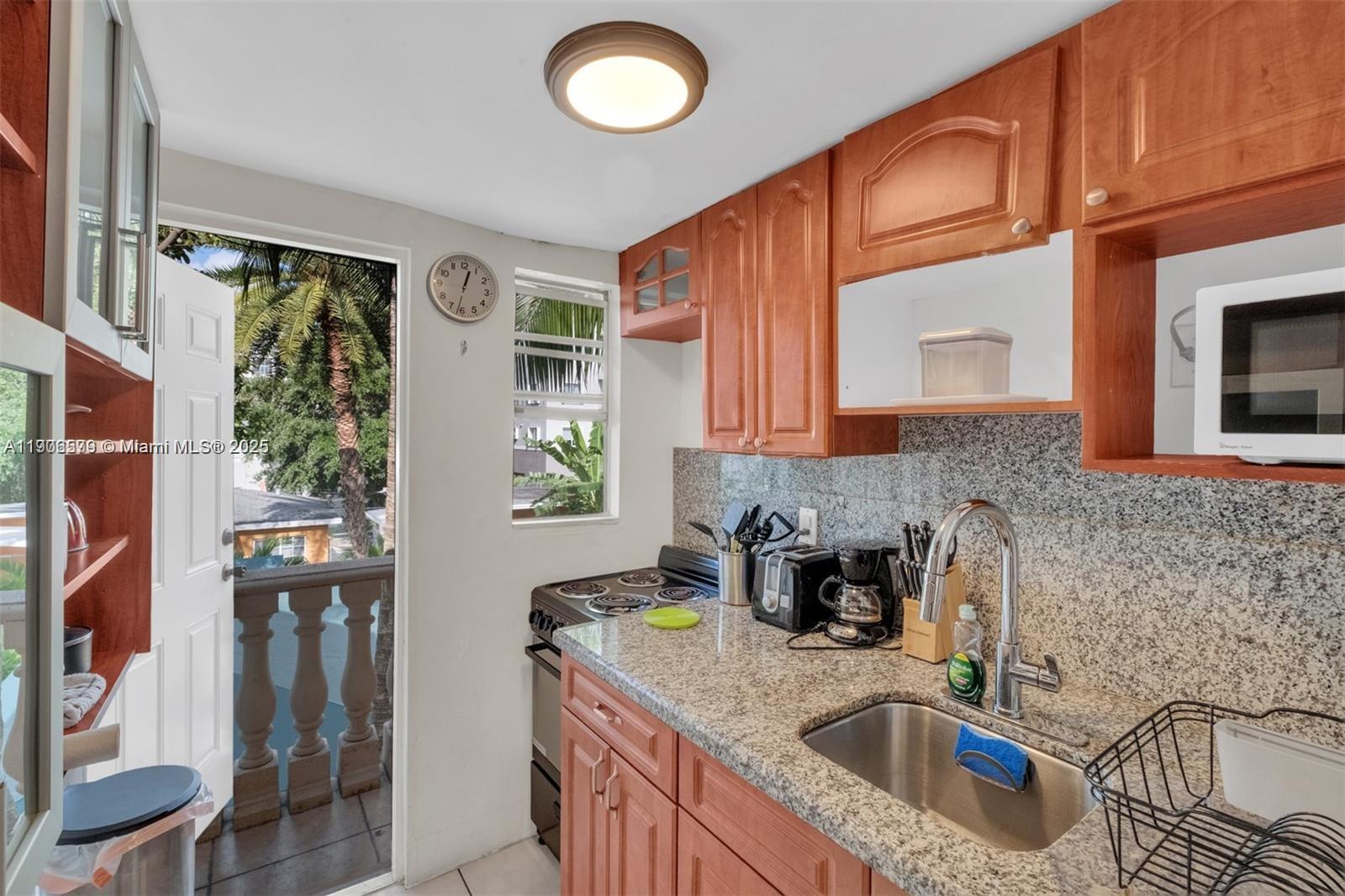 LAWRENCE ESTATE LAND COS - Residential Lease