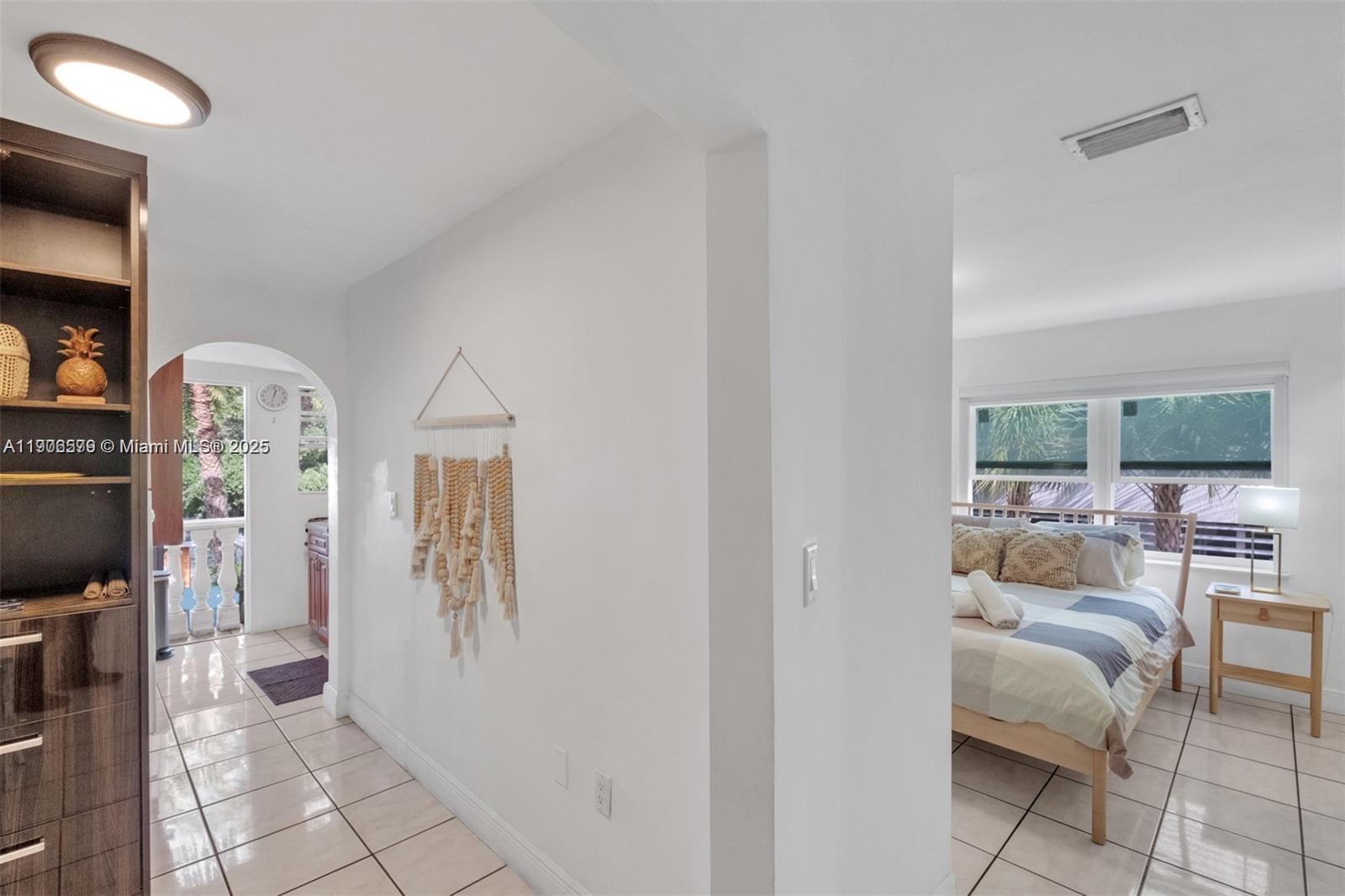 LAWRENCE ESTATE LAND COS - Residential Lease