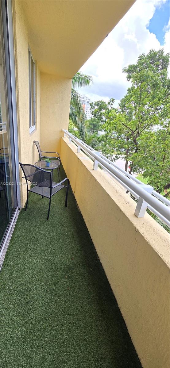 VENTURE AT AVENTURA WEST - Residential