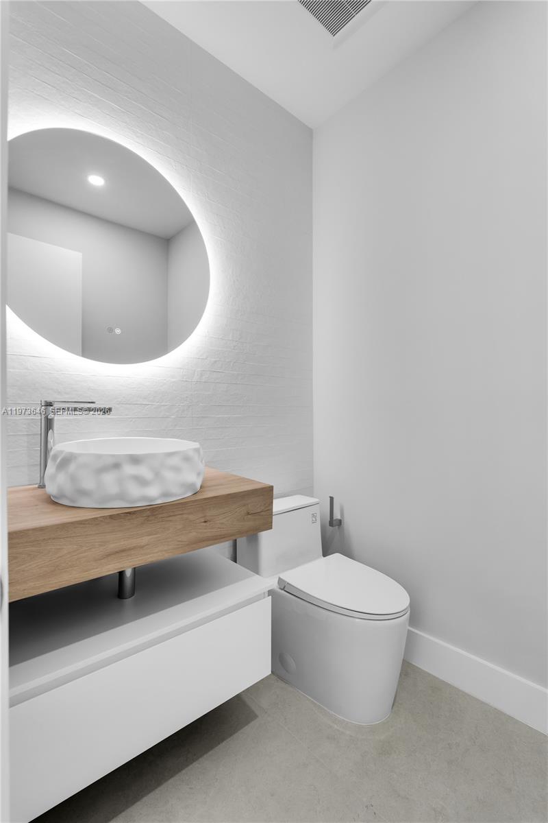 TROPICAL ISLE HOMES SUB 4 - Residential