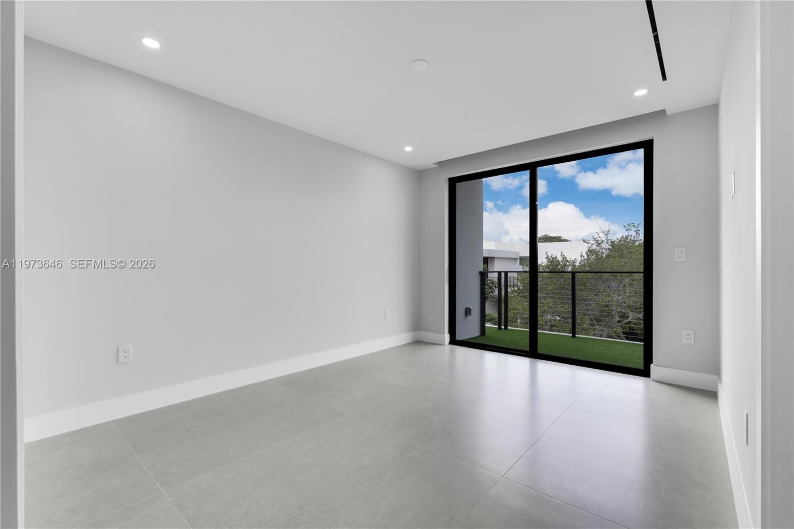 TROPICAL ISLE HOMES SUB 4 - Residential