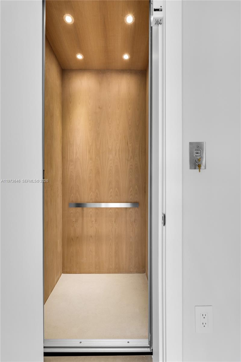 TROPICAL ISLE HOMES SUB 4 - Residential