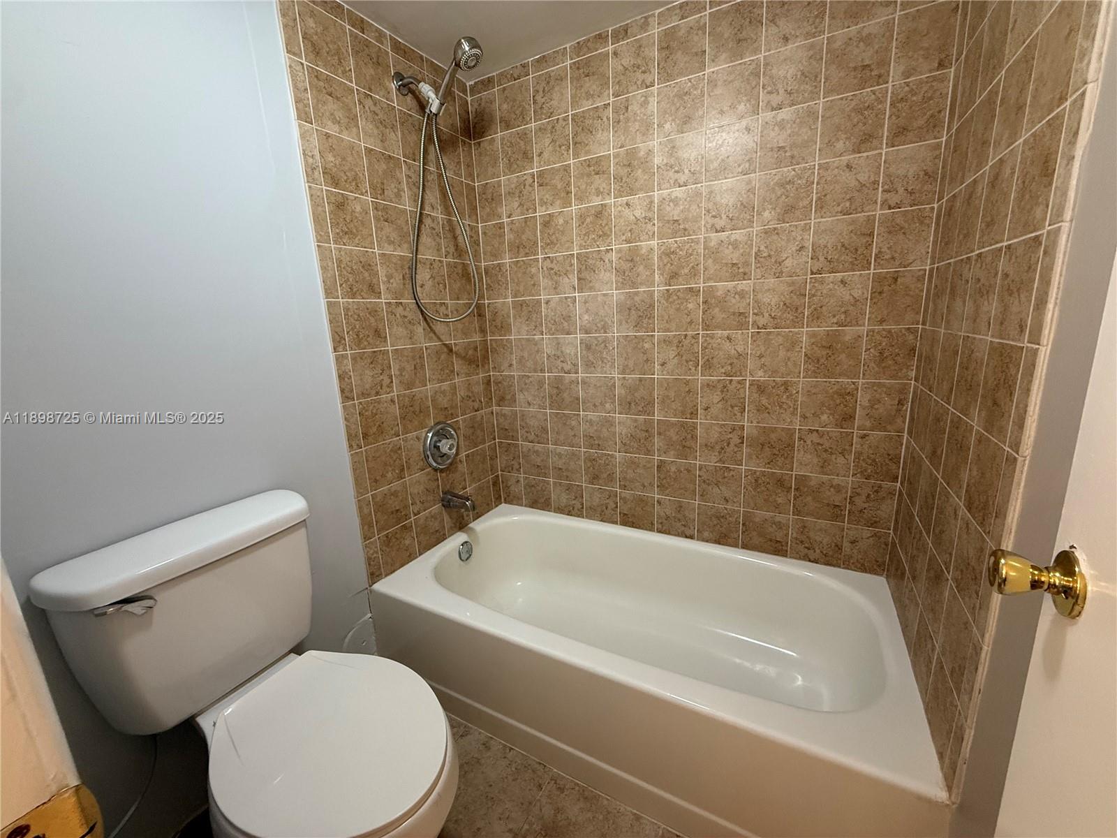 LAKESHORE CONDO #2 - Residential Lease