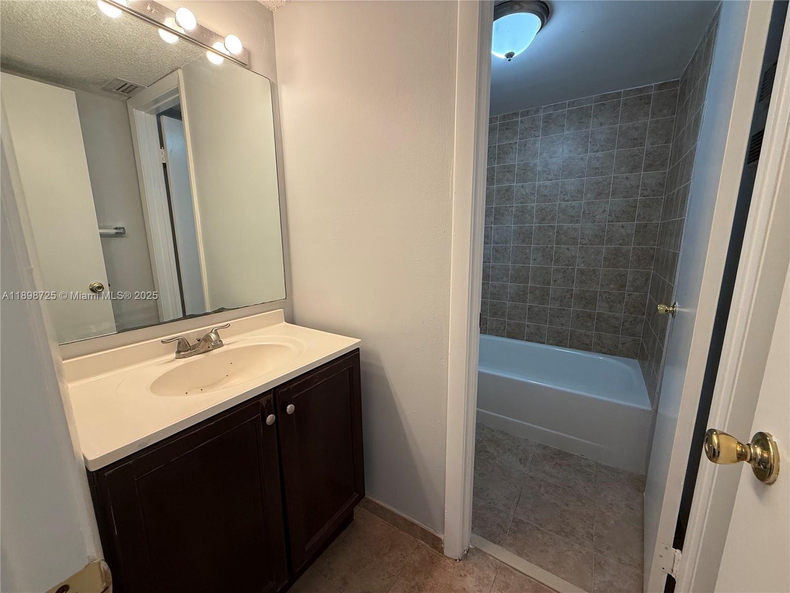 LAKESHORE CONDO #2 - Residential Lease