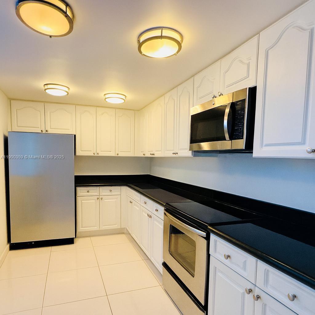 THE RIVIERA CONDO - Residential Lease