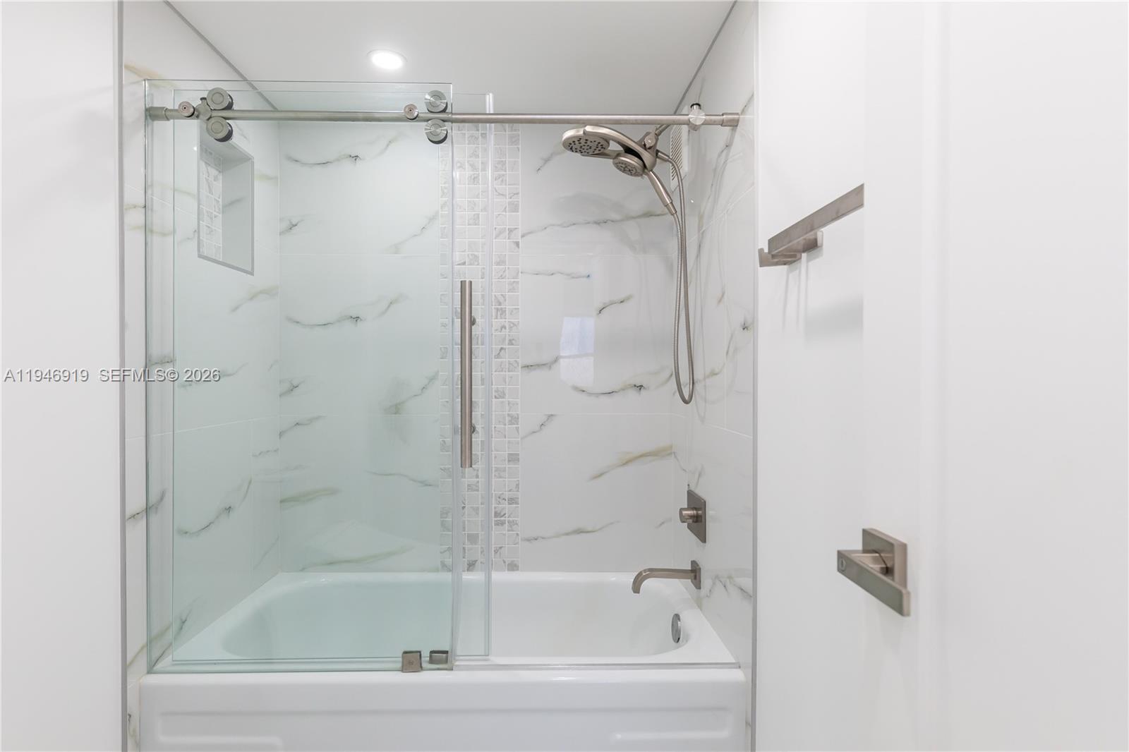 QUADOMAIN TOWER I AND IV - Residential