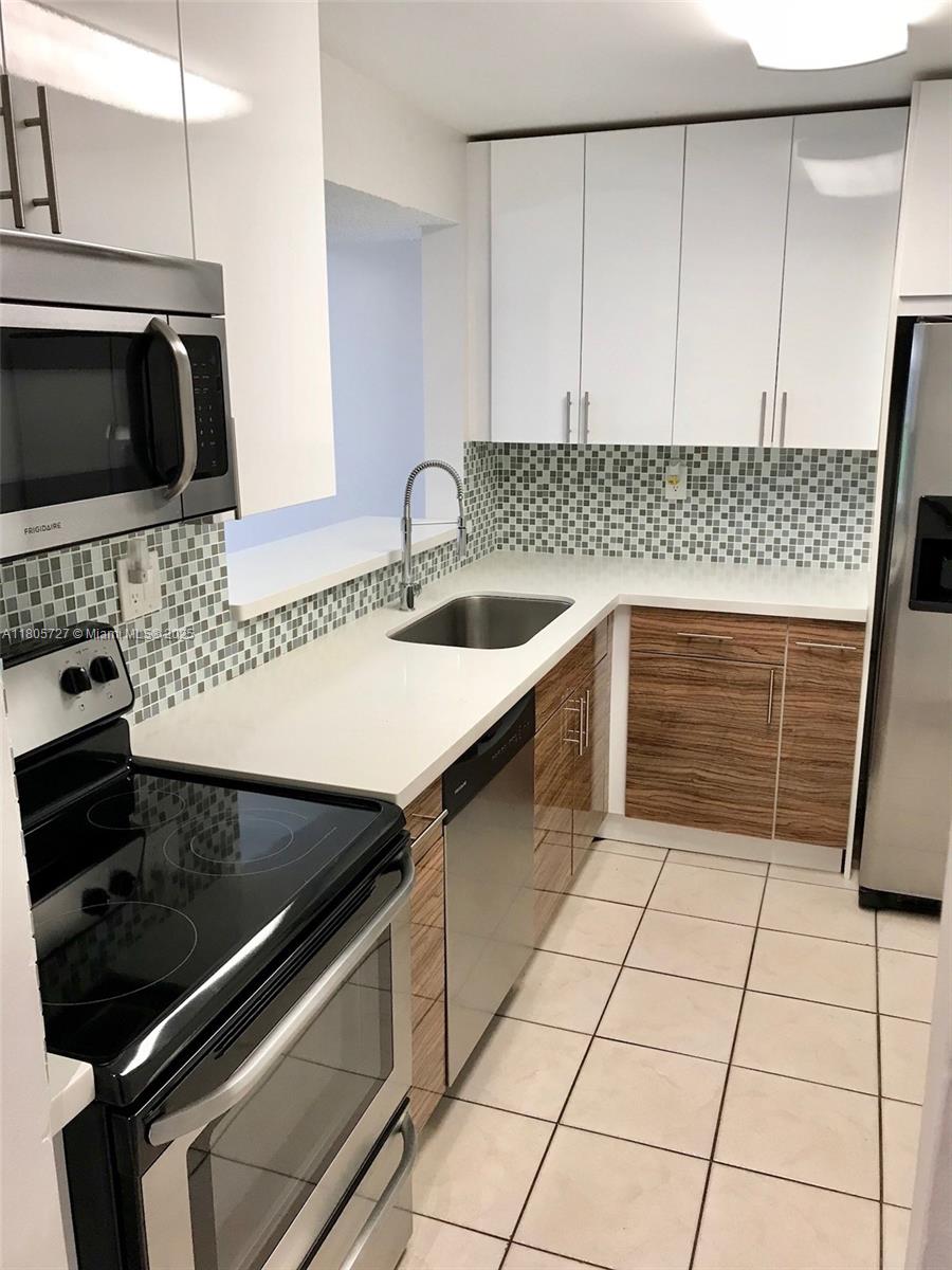 Rental Property at 8015 Sw 107th Ave 120, Miami, Broward County, Florida - Bedrooms: 2 
Bathrooms: 2  - $2,300 MO.
