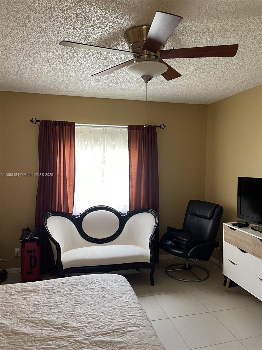 PINES OF DELRAY NORTH CON - Residential Lease