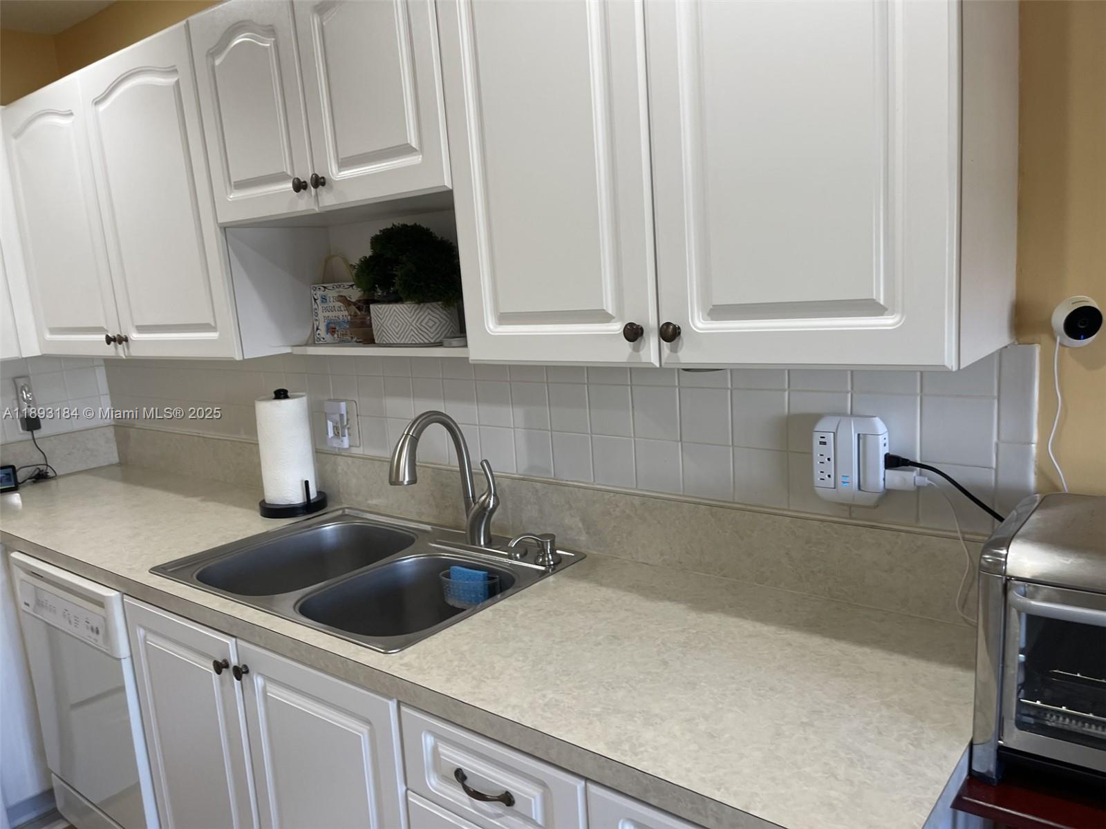 PINES OF DELRAY NORTH CON - Residential Lease