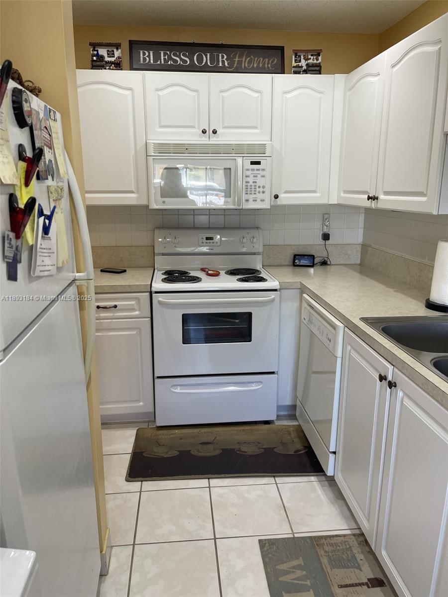 PINES OF DELRAY NORTH CON - Residential Lease