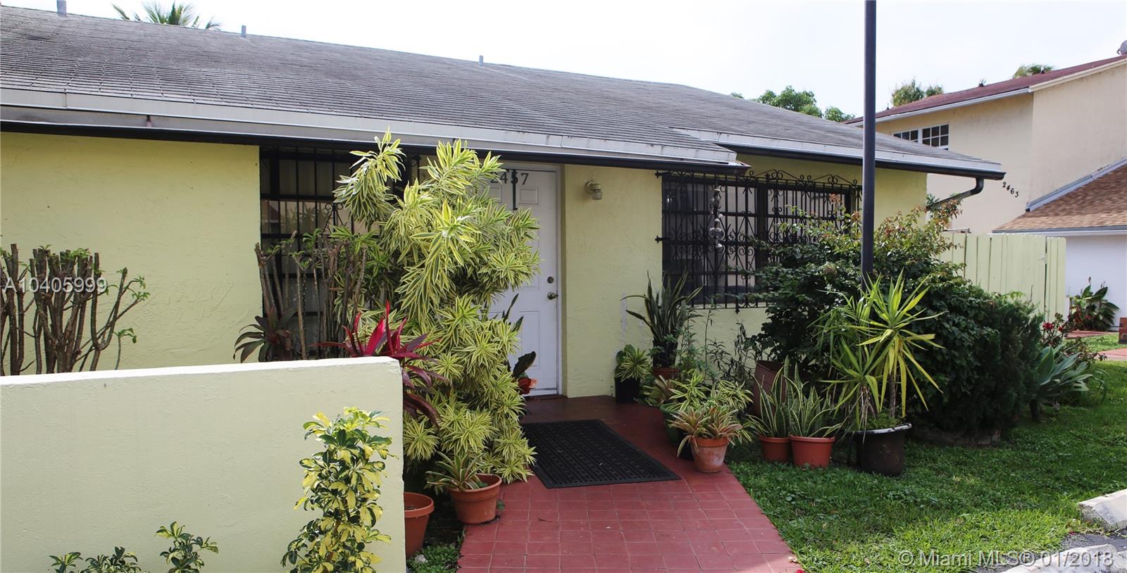 One story house in gated community with 2 parking spaces. Centrally located to Miami Beach, Downtown, and Brickell. Fast approval.
