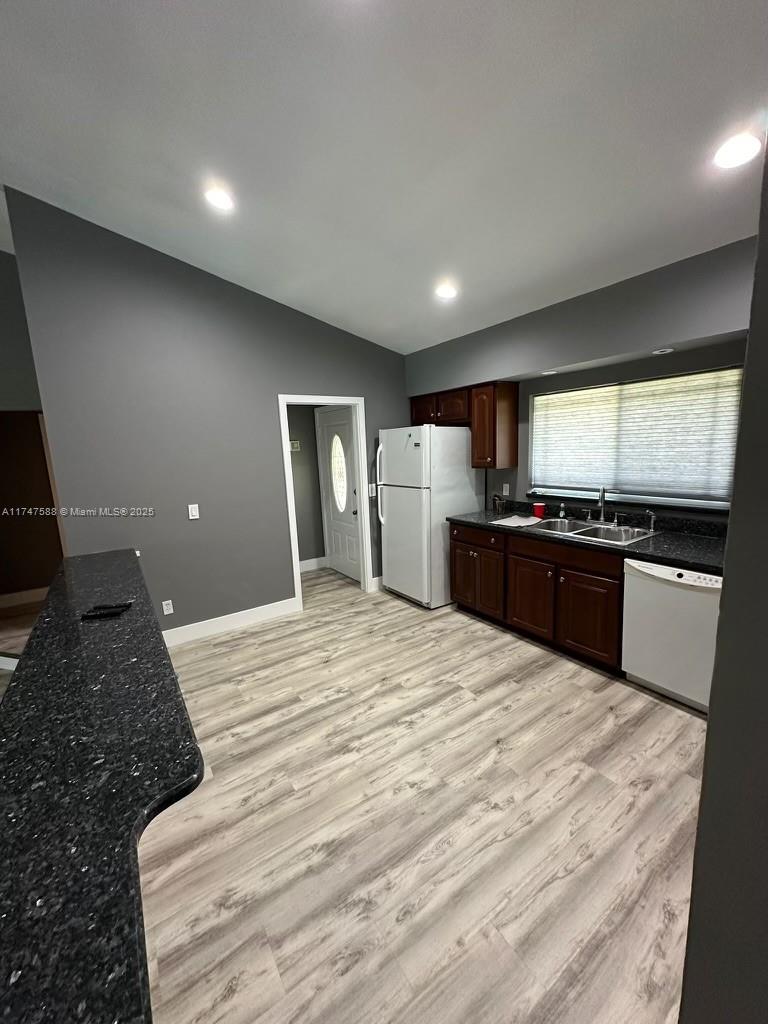 CAM ESTATES - Residential Lease