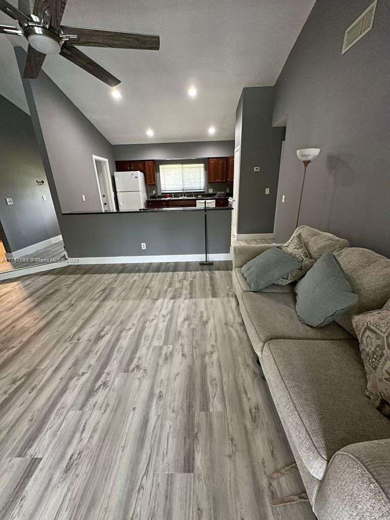 CAM ESTATES - Residential Lease