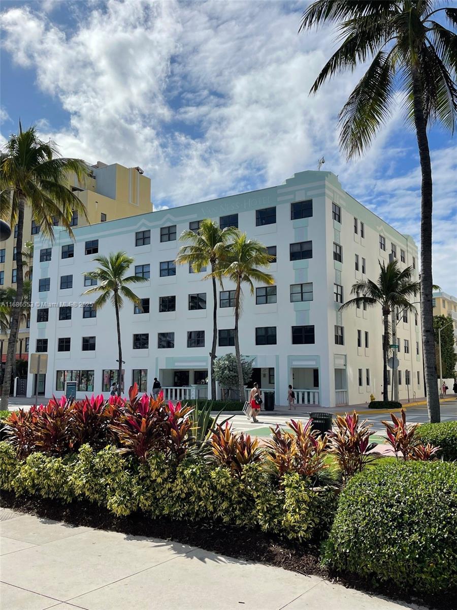 1390 Ocean Dr 201