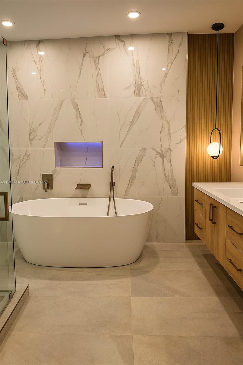 HOLLYWOOD GOLF ESTATES SE - Residential