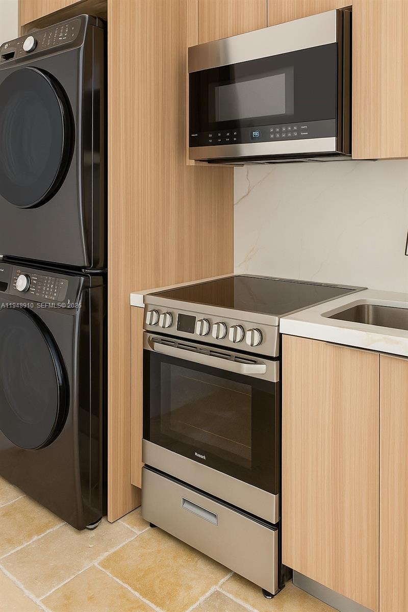 HOLLYWOOD GOLF ESTATES SE - Residential