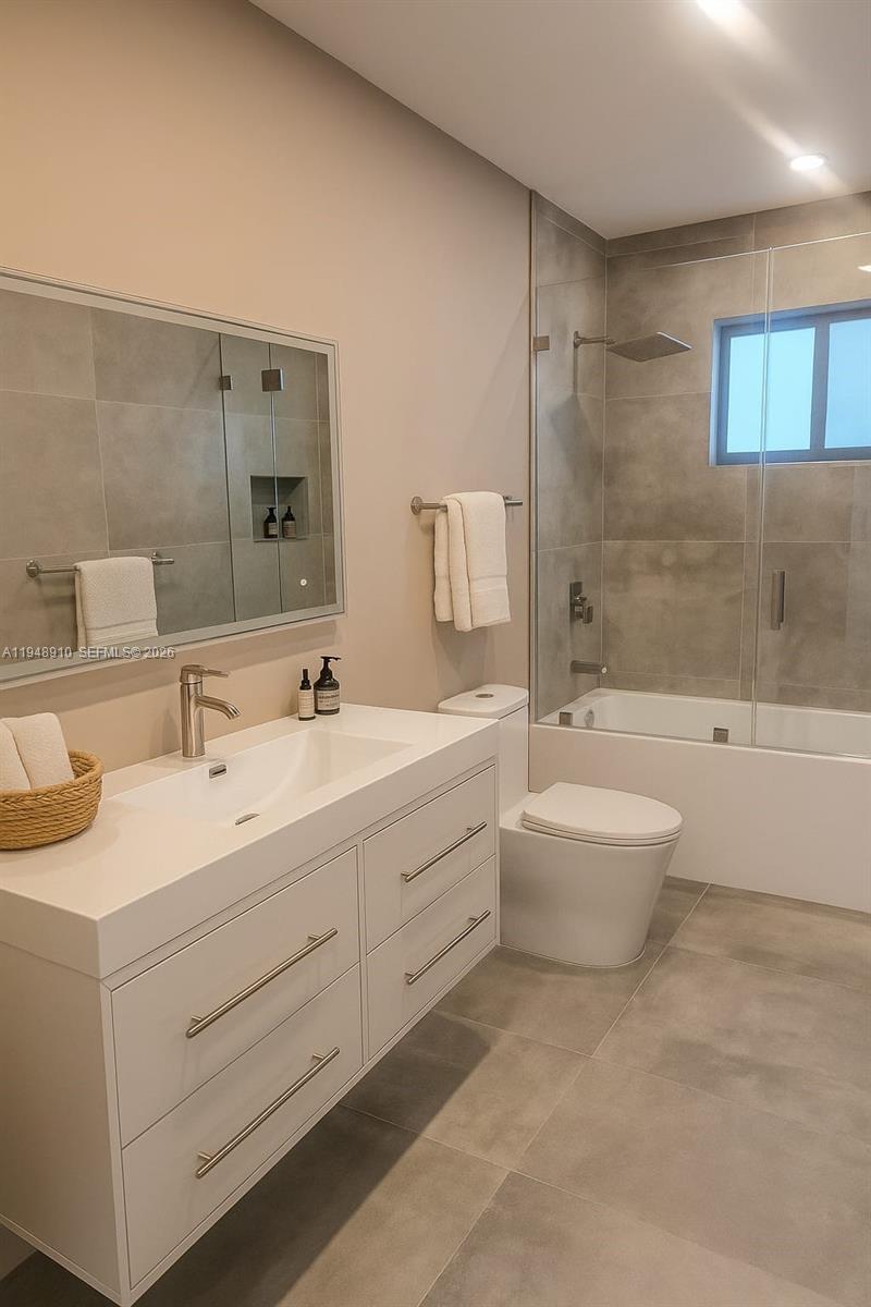 HOLLYWOOD GOLF ESTATES SE - Residential