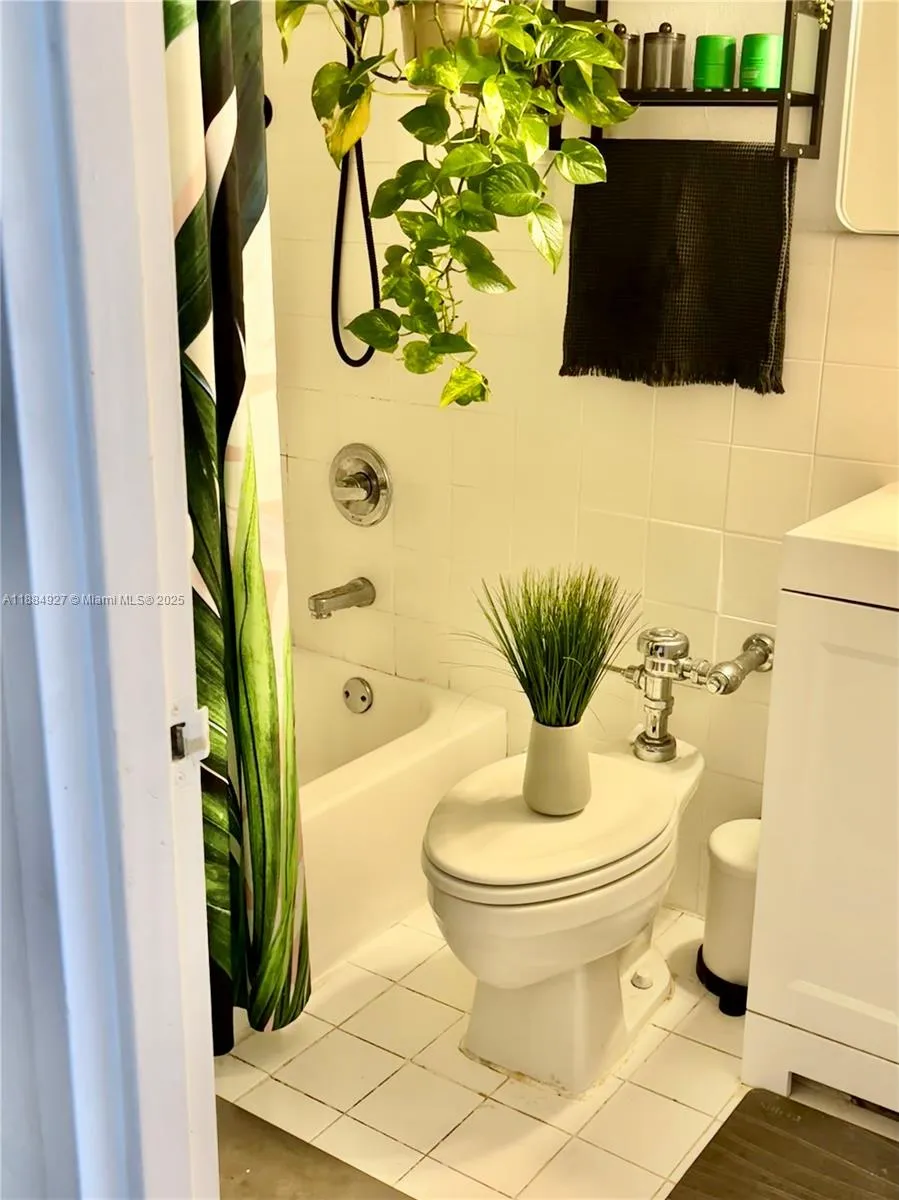 Miami Beach, Florida 33139, United States, ,1 BathroomBathrooms,Residential,Active,216719