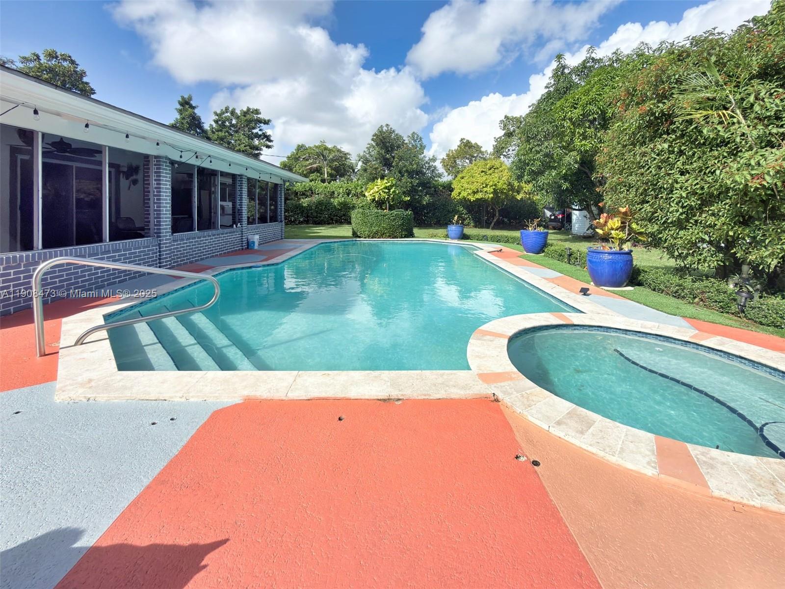 KENDALL ESTATES - Residential