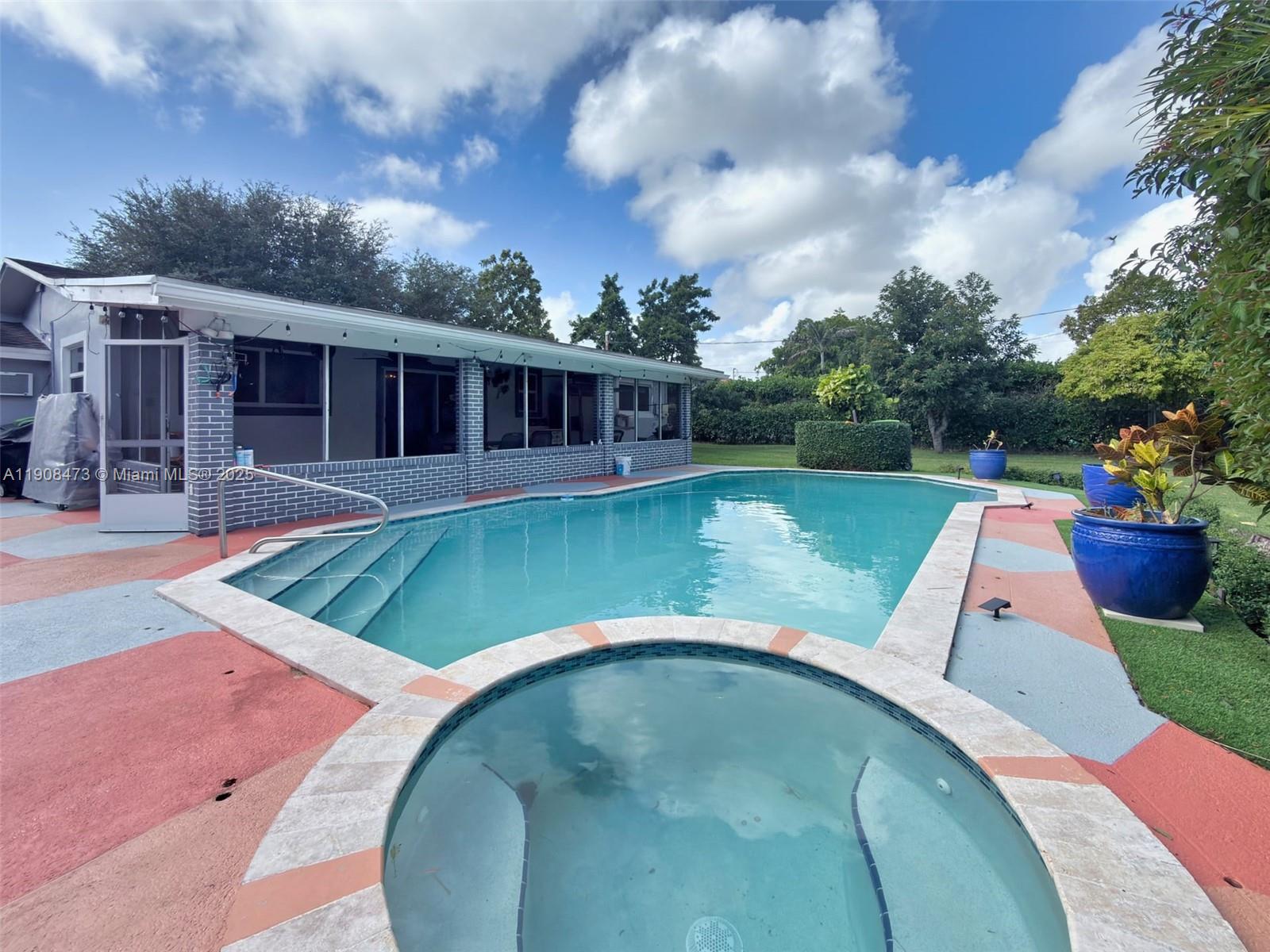 KENDALL ESTATES - Residential