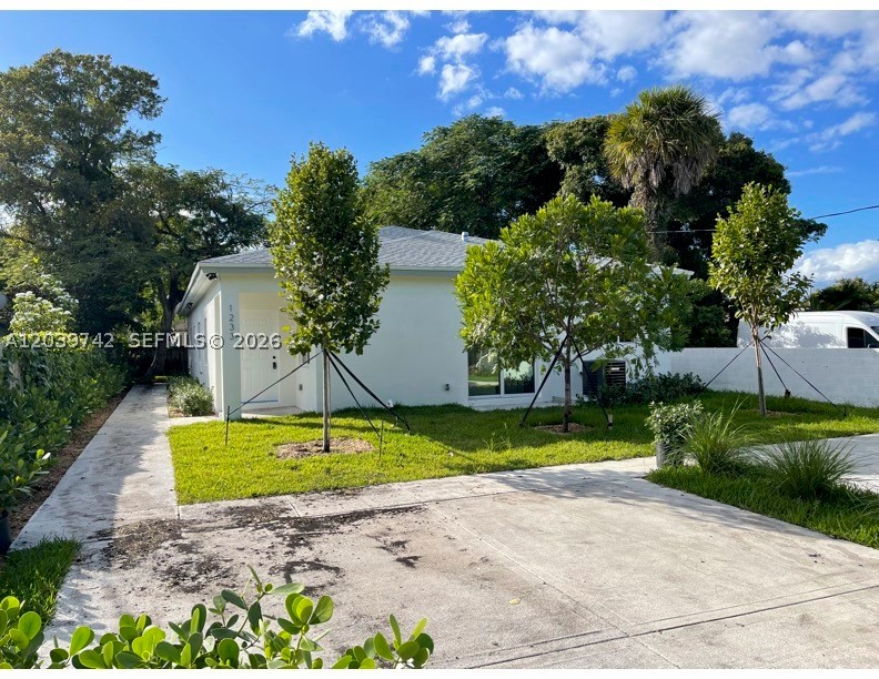 213 NW 12th St