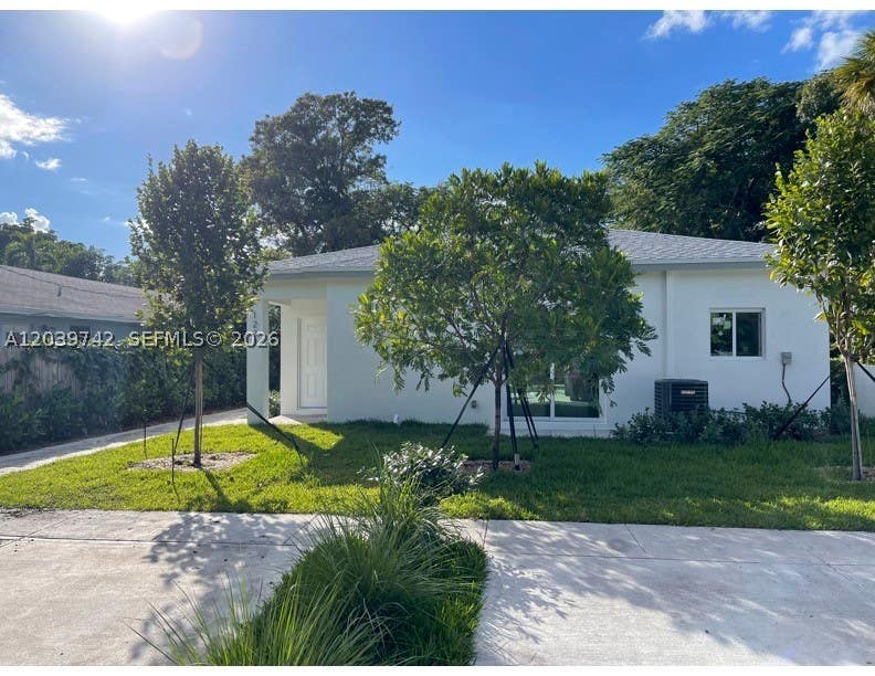 Photo of 213 NW 12th St, Pompano Beach, FL 33060 (MLS # A12039742)