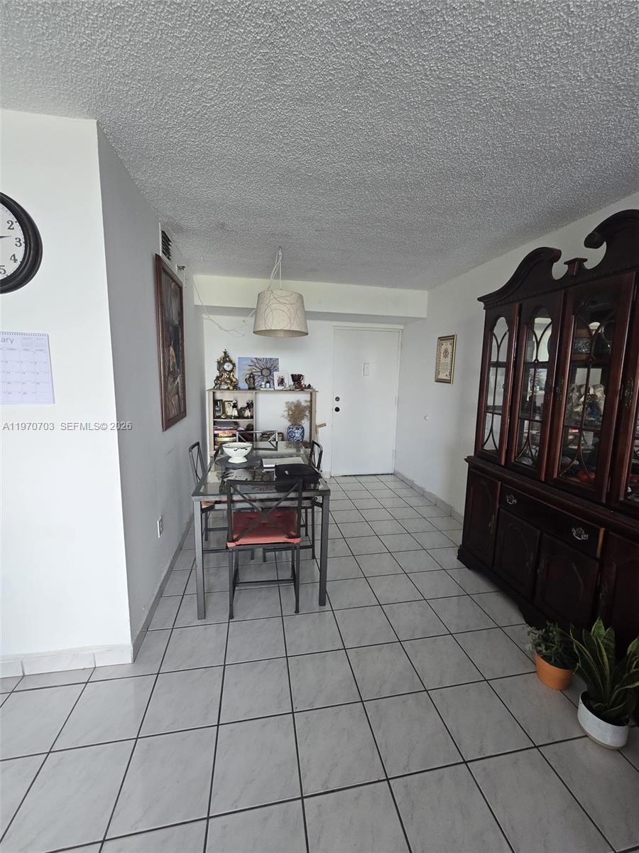 GOLFVIEW CL FONTAINBL PK - Residential