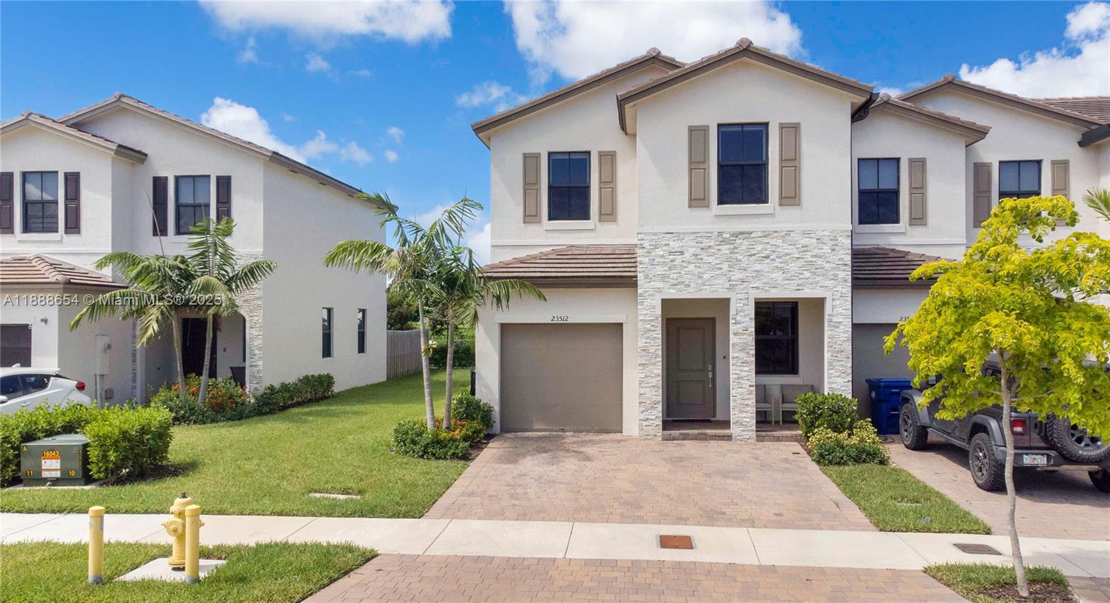 KENDALL ASSEMBLAGE SOUTH - Residential