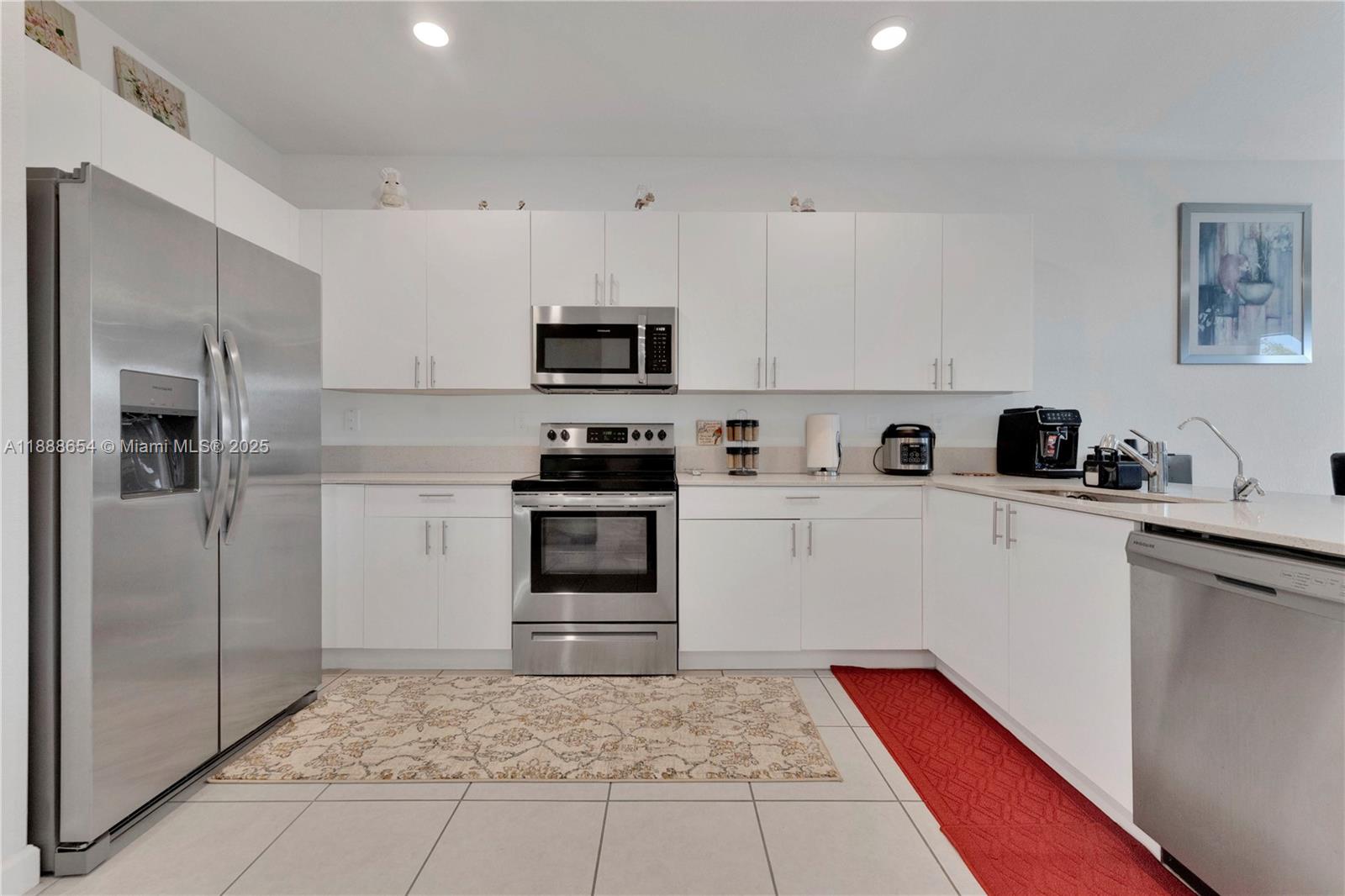 KENDALL ASSEMBLAGE SOUTH - Residential