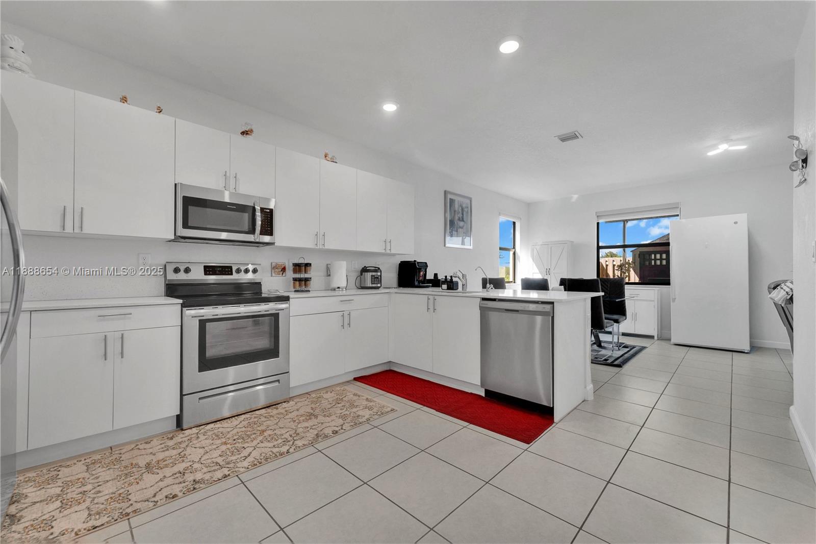 KENDALL ASSEMBLAGE SOUTH - Residential