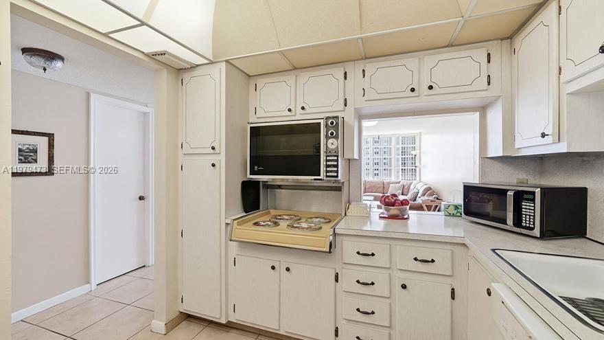 IMPERIAL TOWERS CONDO - Residential