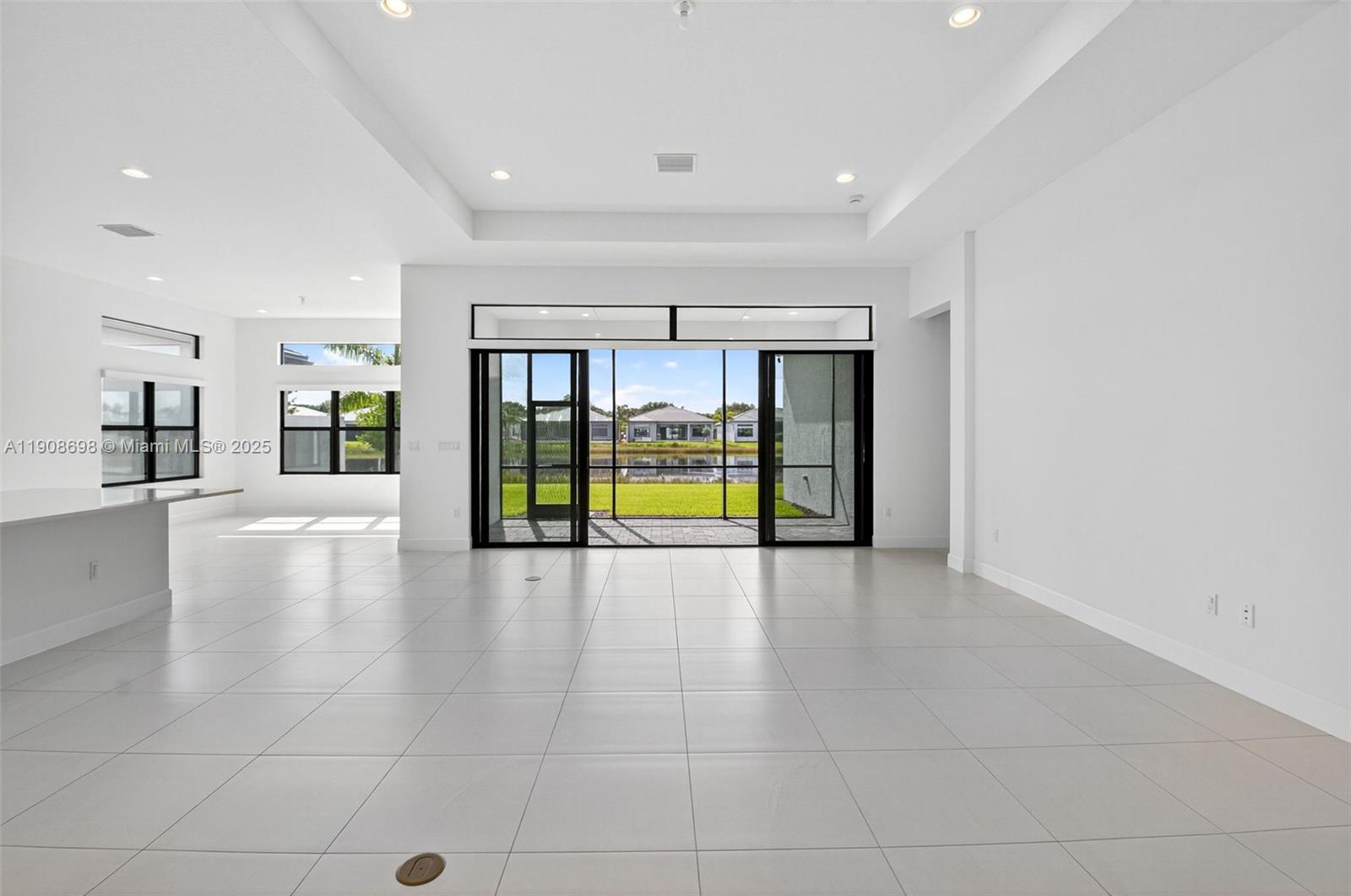 VALENCIA GRAND - Residential