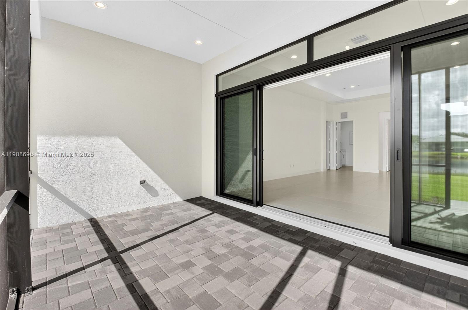 VALENCIA GRAND - Residential