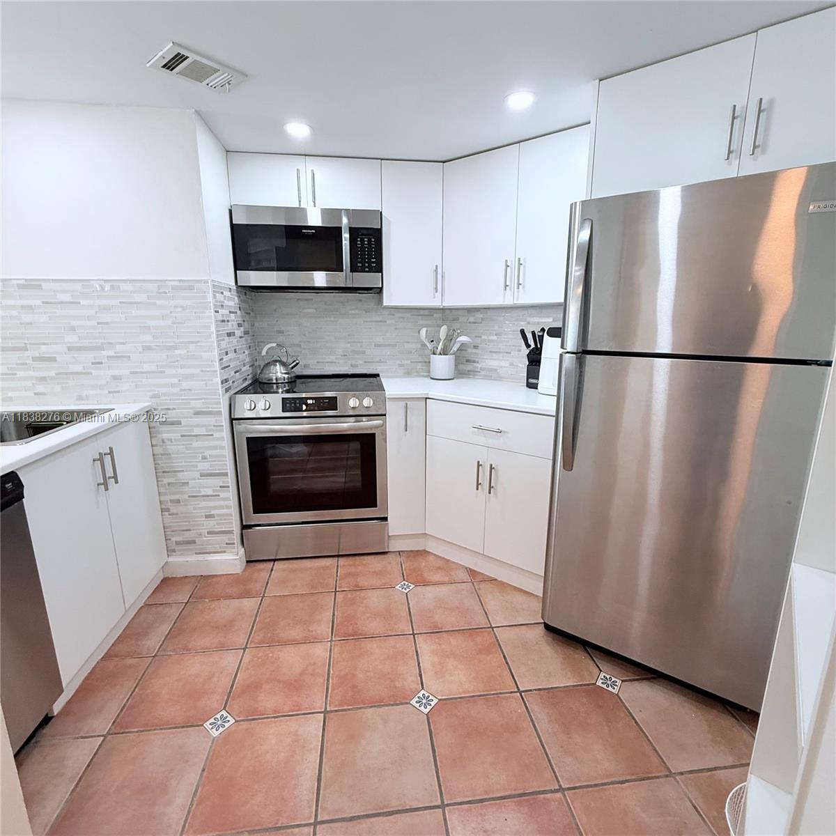 5880 Collins Ave 303