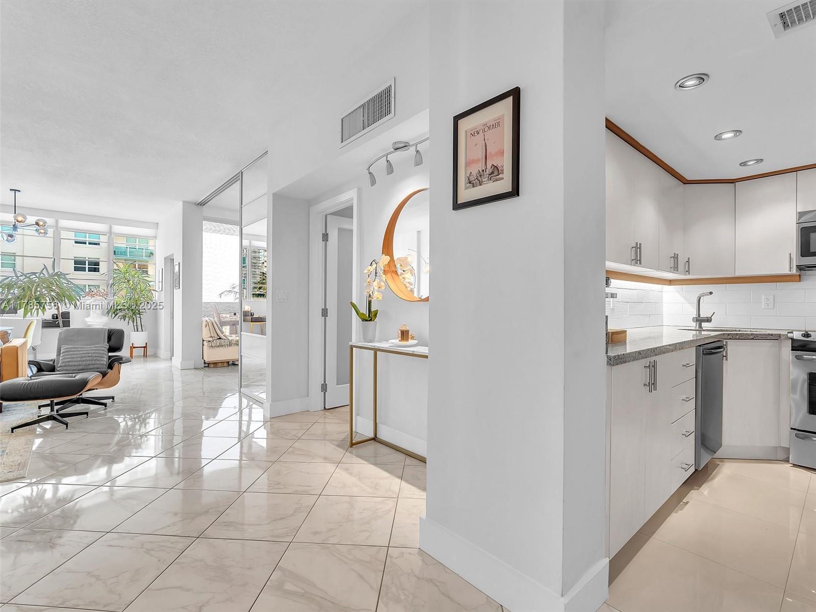 800 West Ave PH06