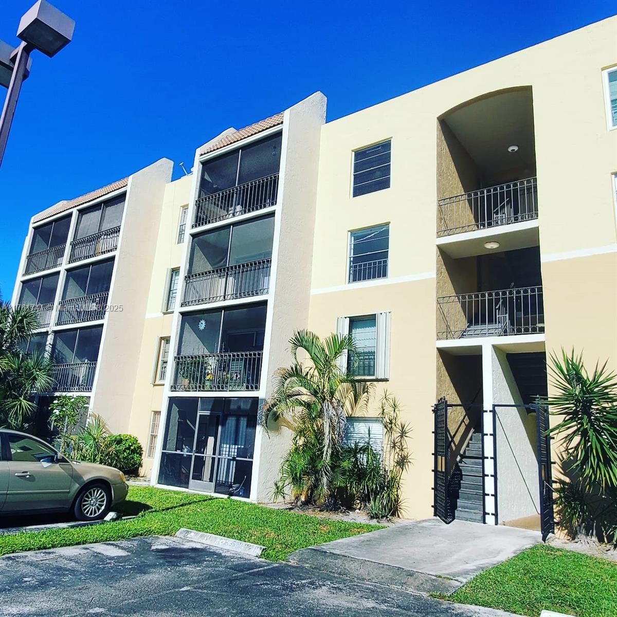 Rental Property at 8005 Lake Dr 407, Doral, Miami-Dade County, Florida - Bedrooms: 1 
Bathrooms: 1  - $1,900 MO.