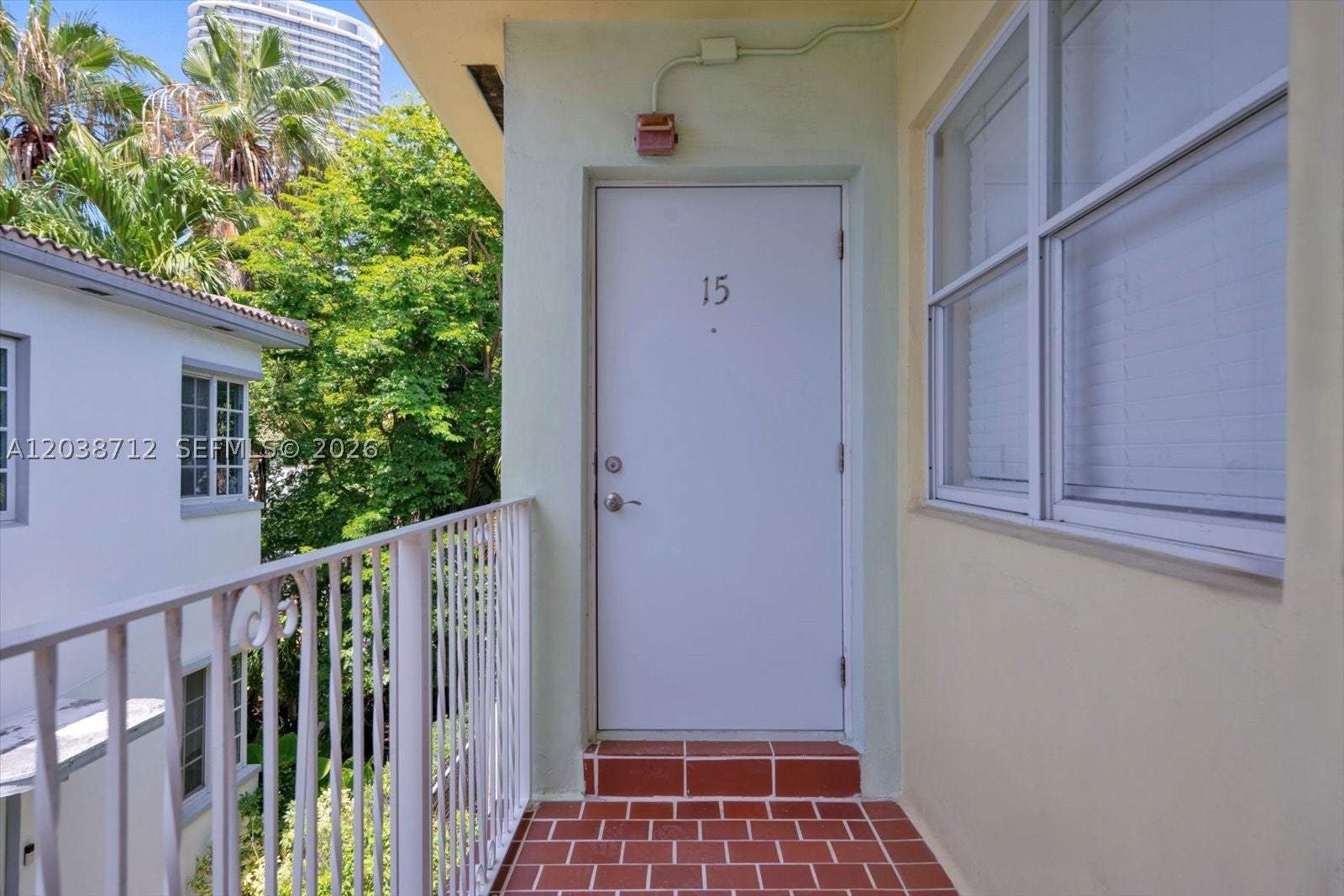 653 Michigan AV 15