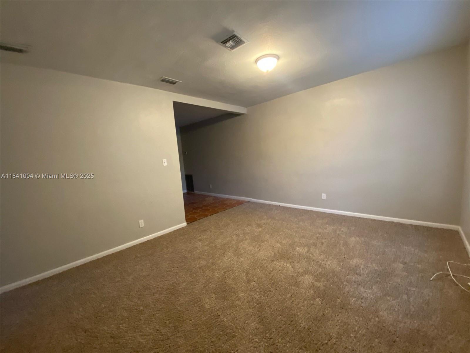 128 SW 7th Ter, Hallandale Beach, FL, 33009/$383,000 2 128 SW 7th Ter