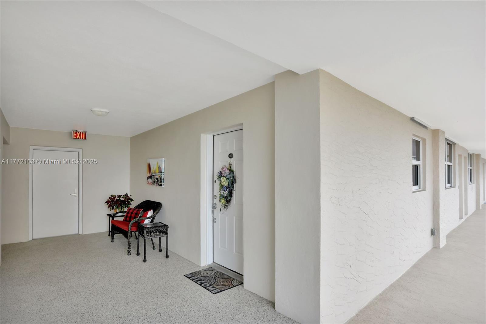 1050 Hillsboro Mile 403W