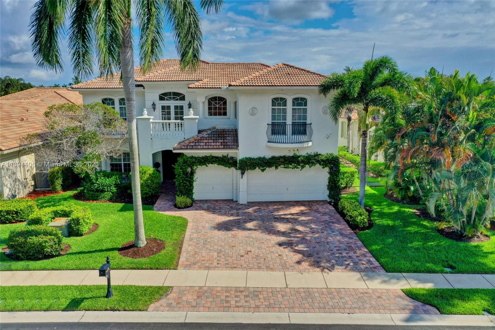 Grand and elegant, yet transitionally styled, this fabulous rarely available Carrington model is located in upscale, gated Frenchmans Reserve golf community. This home is open, spacious, and updated. 5 BRs and 5 BAs with Volume and coffered ceilings. Open and spacious living room and formal dining room with natural light. Large kitchen and family room layout is perfect for entertaining. The luxury primary suite has ample-sized closets with built-in cabinetry, large soaking tub, walk-in showers, dual sinks, and quartz countertops. His and Hers Baths. The executive office/den is perfect for working from home or as a private escape. Upgraded spacious kitchen with separate breakfast area. Enjoy a gorgeous view of the lake and resort-style pool on the patio. Impact windows.
