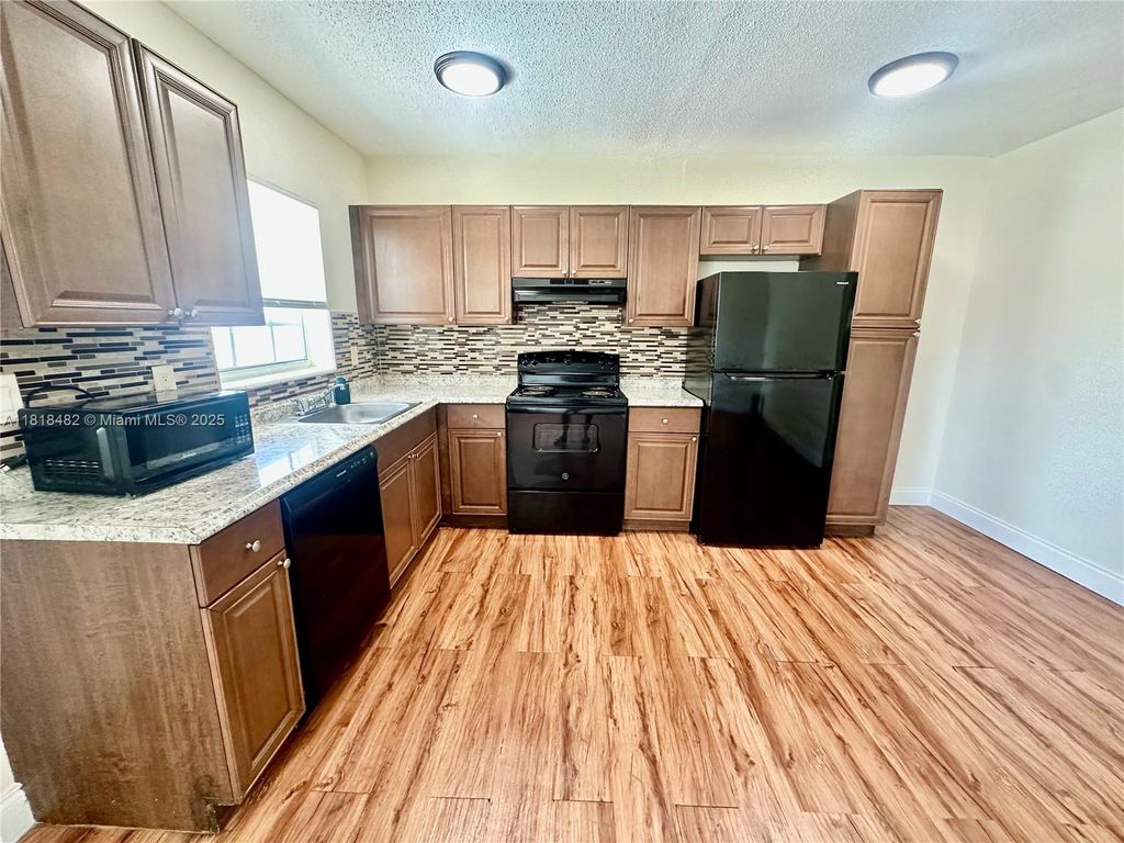 Photo of 5420 NE 22nd Ter #6, Fort Lauderdale, FL 33308 (MLS # A11818482)