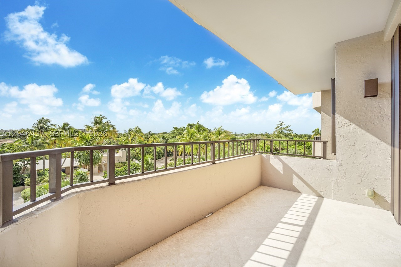 Photo 1 of 11 — 151 Crandon Blvd 439, Key Biscayne, FL 33149