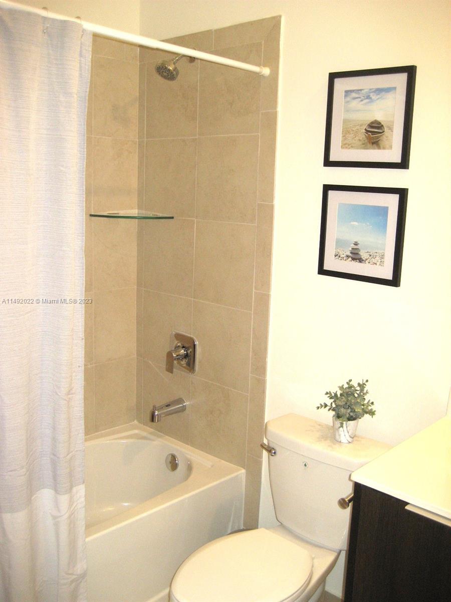 APEX AT PARK CENTRAL COND - Residential Lease